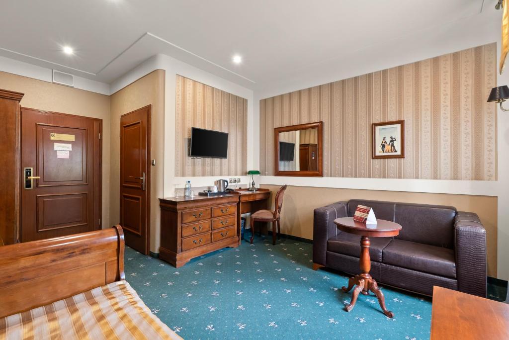 TV a/nebo společenská místnost v ubytování Hotel Diament Arsenal Palace Katowice - Chorzów