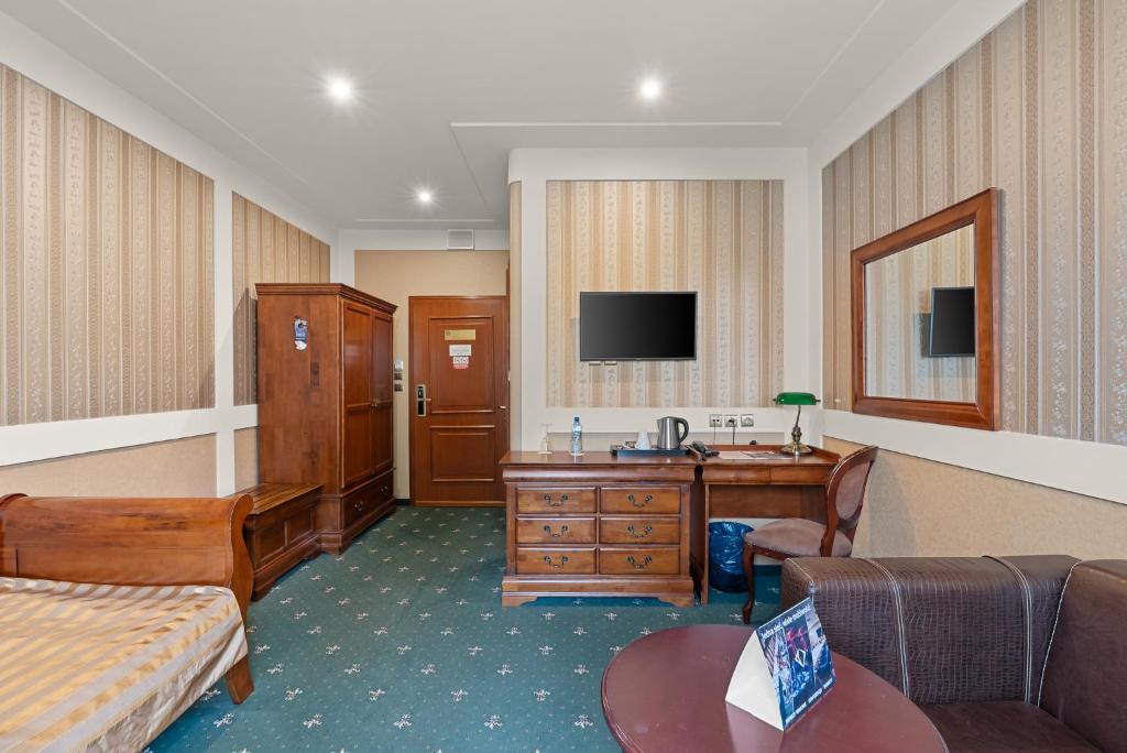 TV a/nebo společenská místnost v ubytování Hotel Diament Arsenal Palace Katowice - Chorzów