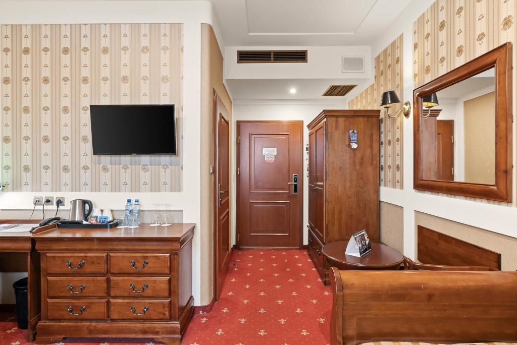 TV a/nebo společenská místnost v ubytování Hotel Diament Arsenal Palace Katowice - Chorzów