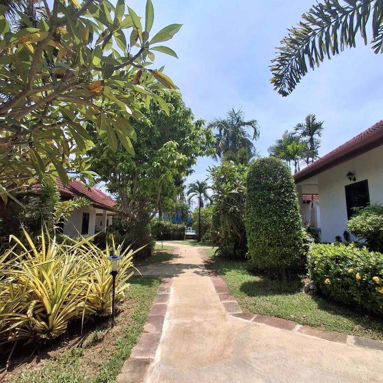 Zahrada ubytování D&K Smiley Phuket Resort