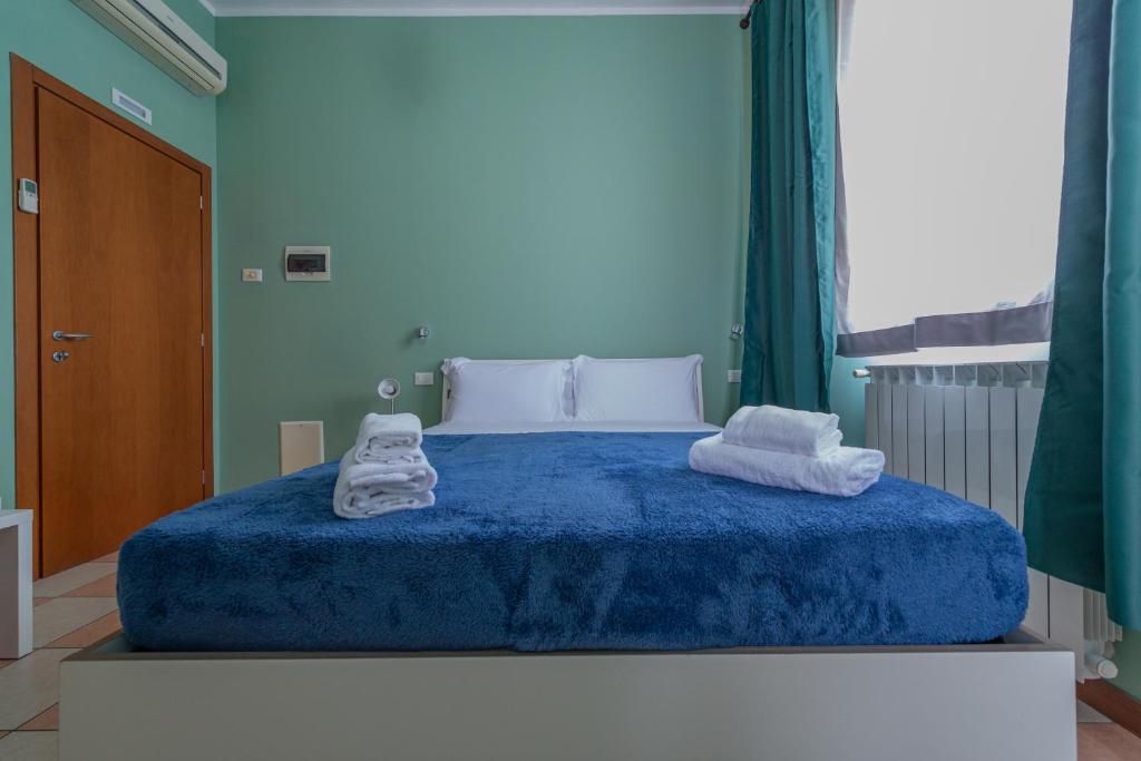 Postel nebo postele na pokoji v ubytování Marconi Lodge