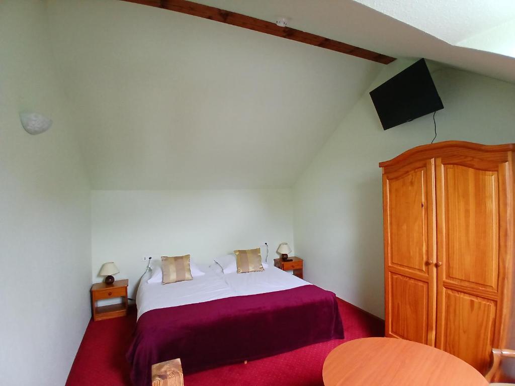 Postel nebo postele na pokoji v ubytování Hôtel l'Orée des Roches