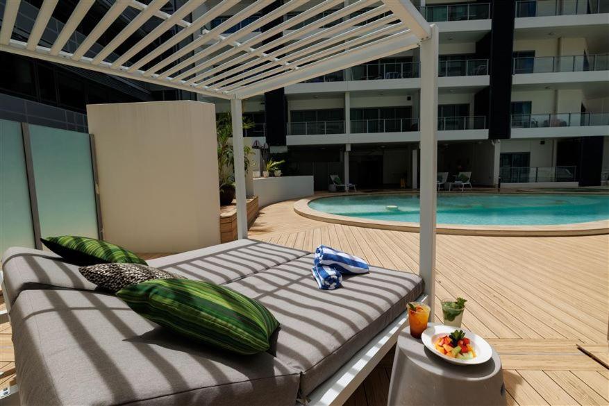 Πισίνα στο ή κοντά στο Harbour View Apartment On 11th Floor King Bed