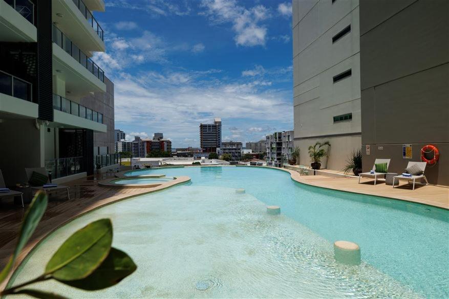 Πισίνα στο ή κοντά στο Harbour View Apartment On 11th Floor King Bed