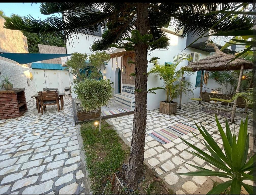 Aed väljaspool majutusasutust Dar Echatt Chott Mariem Sousse
