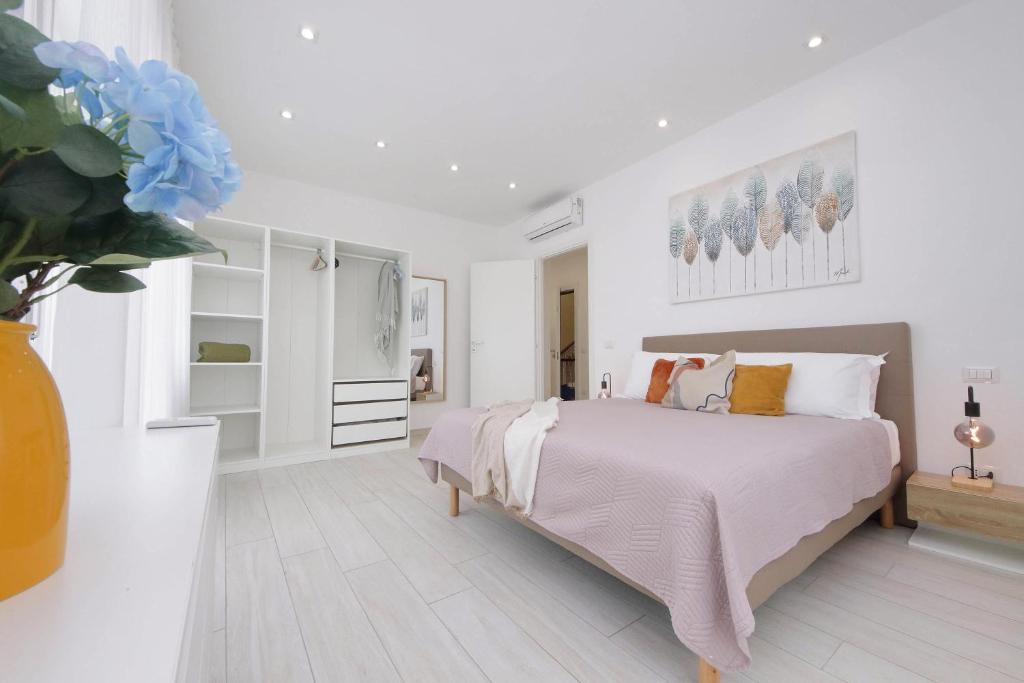 Postel nebo postele na pokoji v ubytování Relax e Vista da Sogno in Attico Ostia