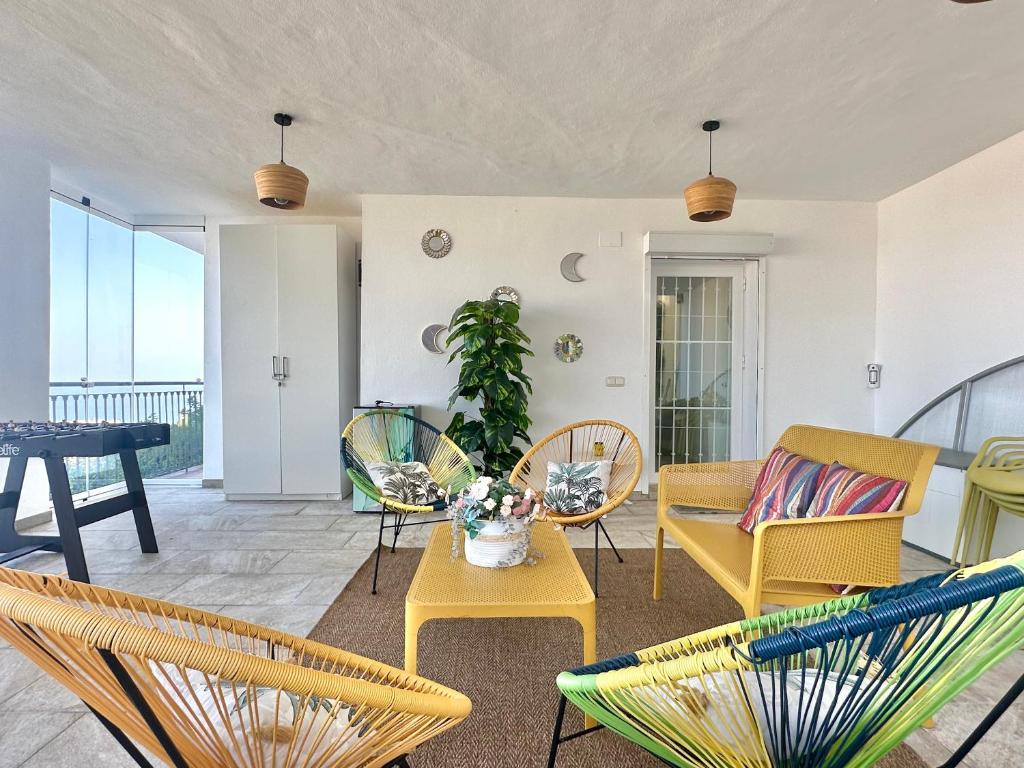 Posedenie v ubytovaní Mirador Panoramic Sea Views - Private villa
