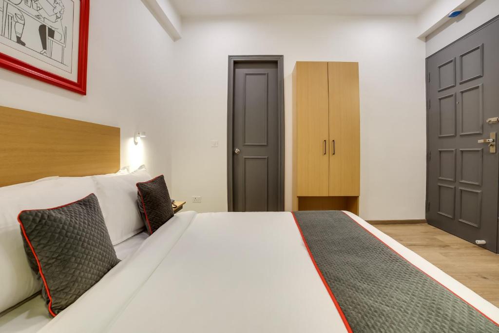 Postel nebo postele na pokoji v ubytování Townhouse Unitech Cyber Park Gurgaon Near Omaxe Celebration Mall