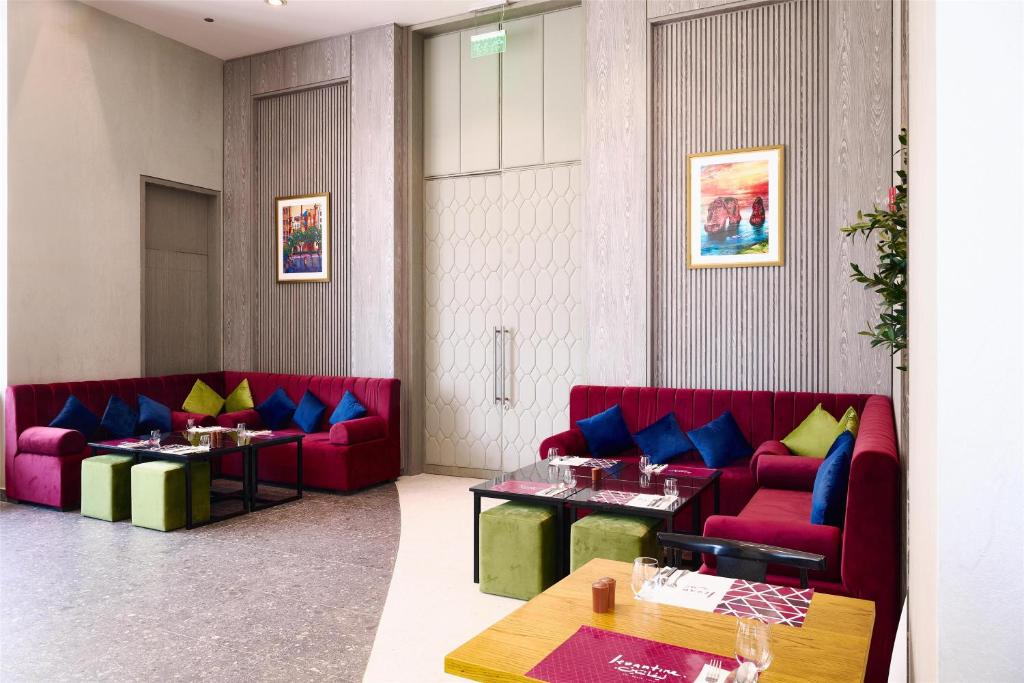 Posezení v ubytování DoubleTree by Hilton Doha Old Town
