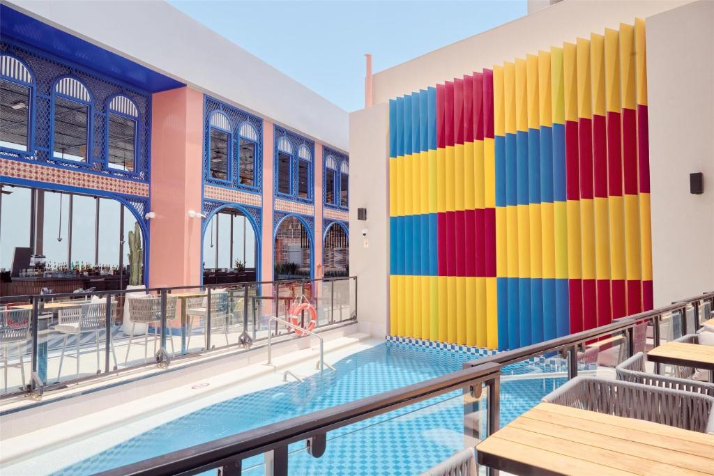 Bazén v ubytování DoubleTree by Hilton Doha Old Town nebo v jeho okolí