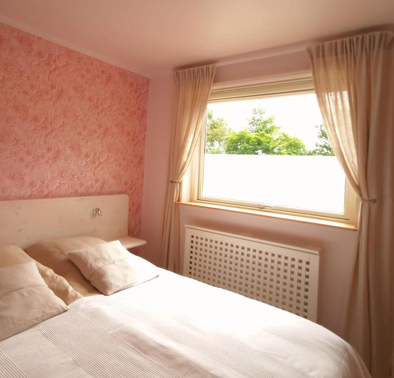 a bedroom with a bed and a window at TheGilgahouse Fjordroom in Nakskov