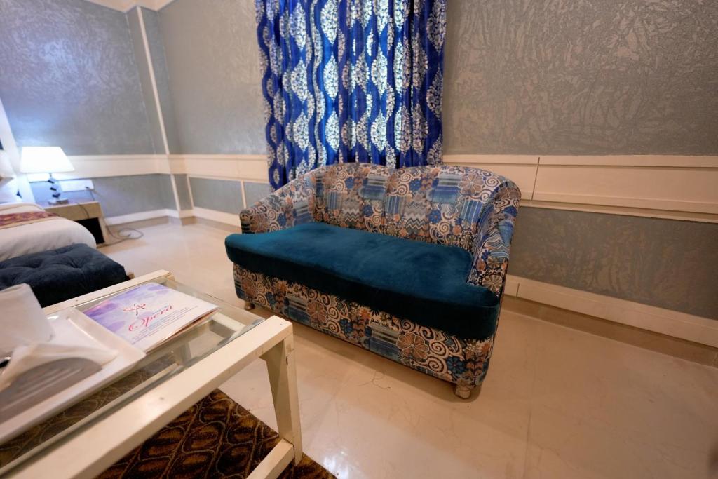 Posezení v ubytování Hotel Oppera Delhi International Airport