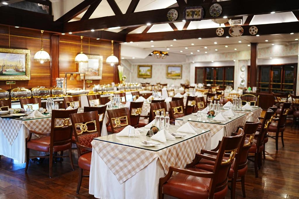 Restaurace v ubytování Mayfair Darjeeling