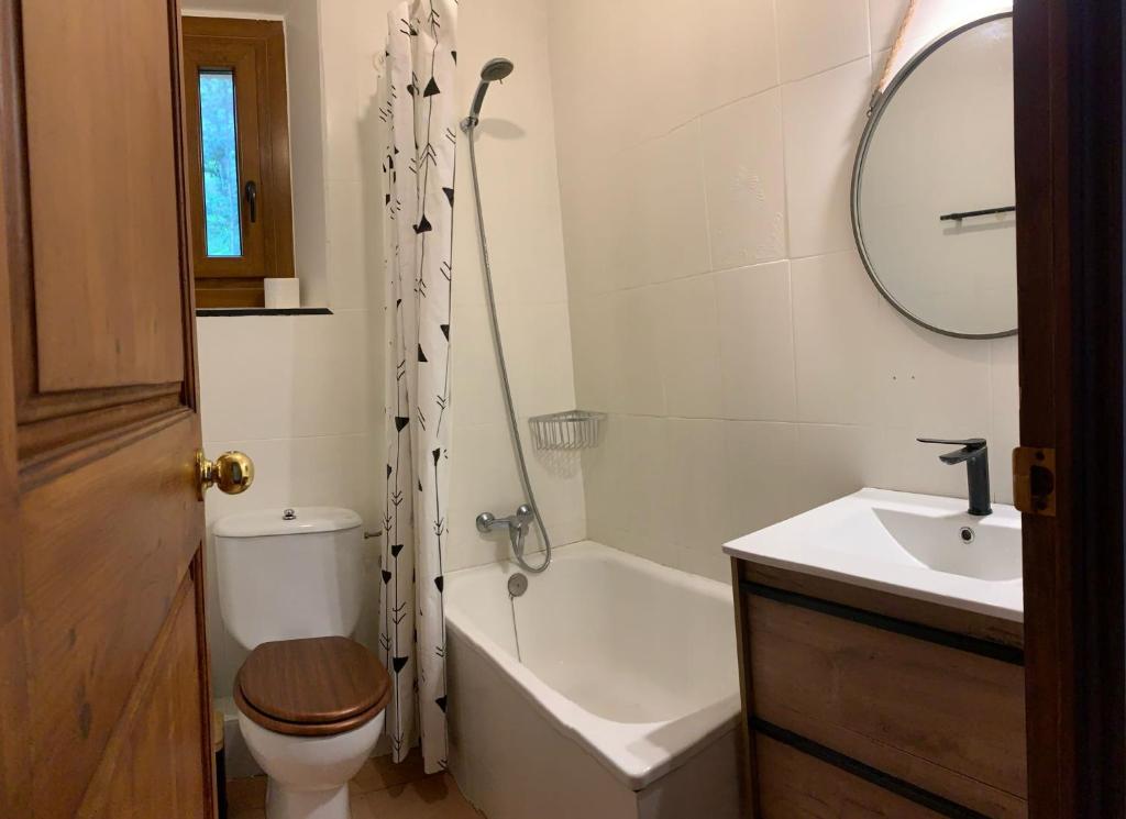A bathroom at Bonavista - Els Apartaments del Bosc