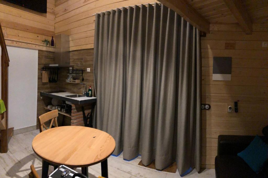 Kuchyňa alebo kuchynka v ubytovaní La cabana - Els Apartaments del bosc