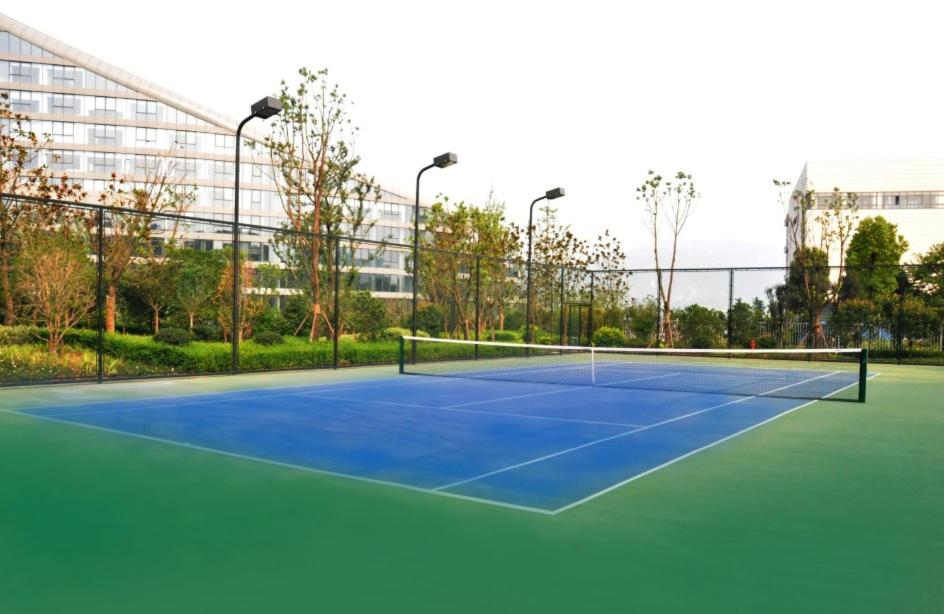 Tenis a/nebo squash v ubytování Wingtech Hotel nebo okolí