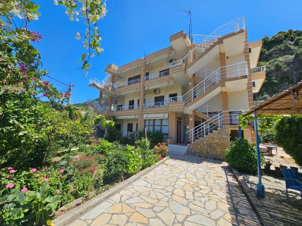 Το κτήριο όπου στεγάζεται  ο ξενώνας