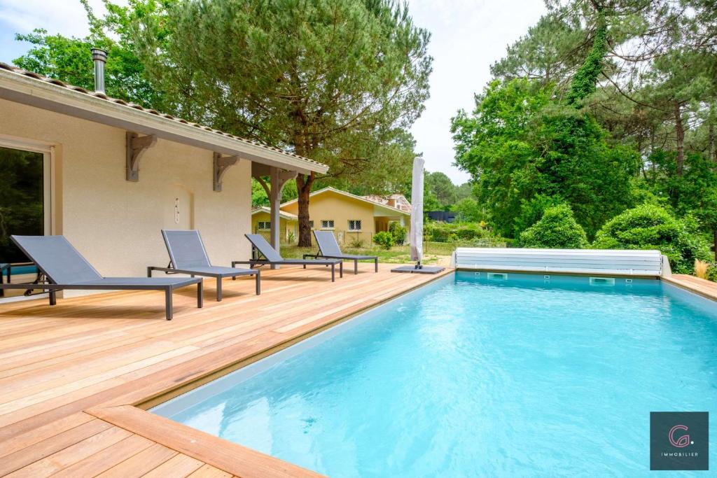 Photo de la galerie de l'établissement Villa familiale avec piscine chauffée 8 pers Biscarrosse Golf, à Biscarrosse