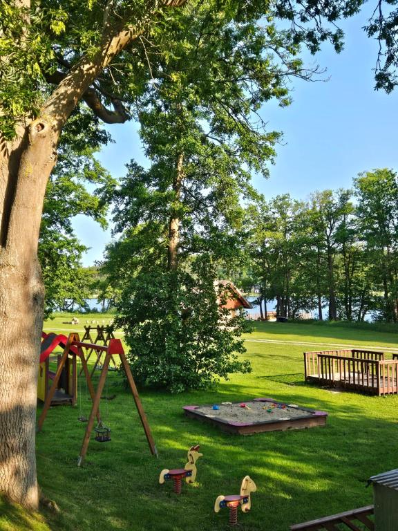 Detský kútik v ubytovaní Zakatek Mala-apartamenty nad jeziorem