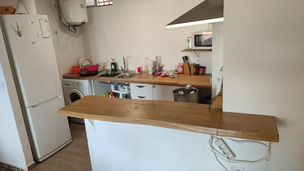 Kuchyň nebo kuchyňský kout v ubytování Apartamento en Serra con preciosas vistas.