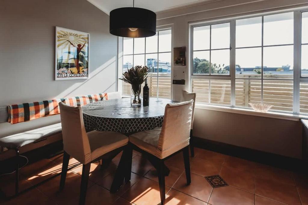 Posezení v ubytování Timata Ora - 7BR family home in prime location