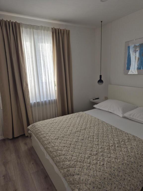 Postel nebo postele na pokoji v ubytování La La Lalic house