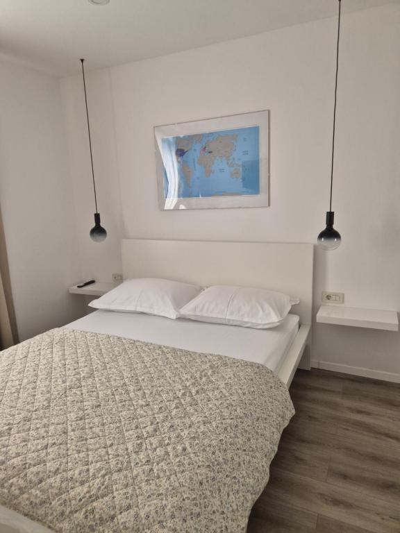 Postel nebo postele na pokoji v ubytování La La Lalic house