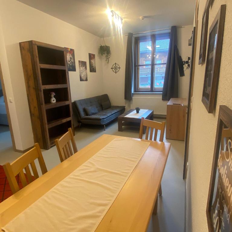 Ein Sitzbereich in der Unterkunft Hotel Bayerisch Meran