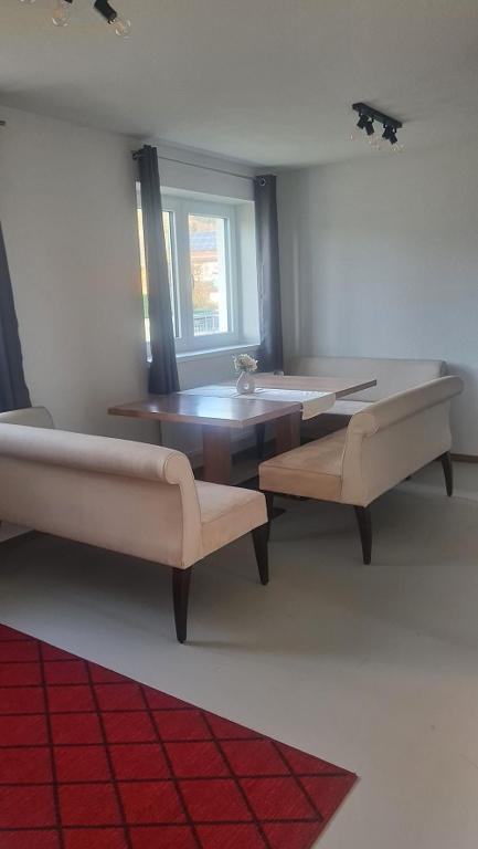 Ein Sitzbereich in der Unterkunft Hotel Bayerisch Meran