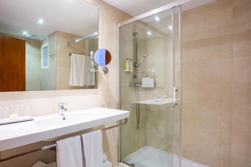 Kúpeľňa v ubytovaní BQ Can Picafort Hotel