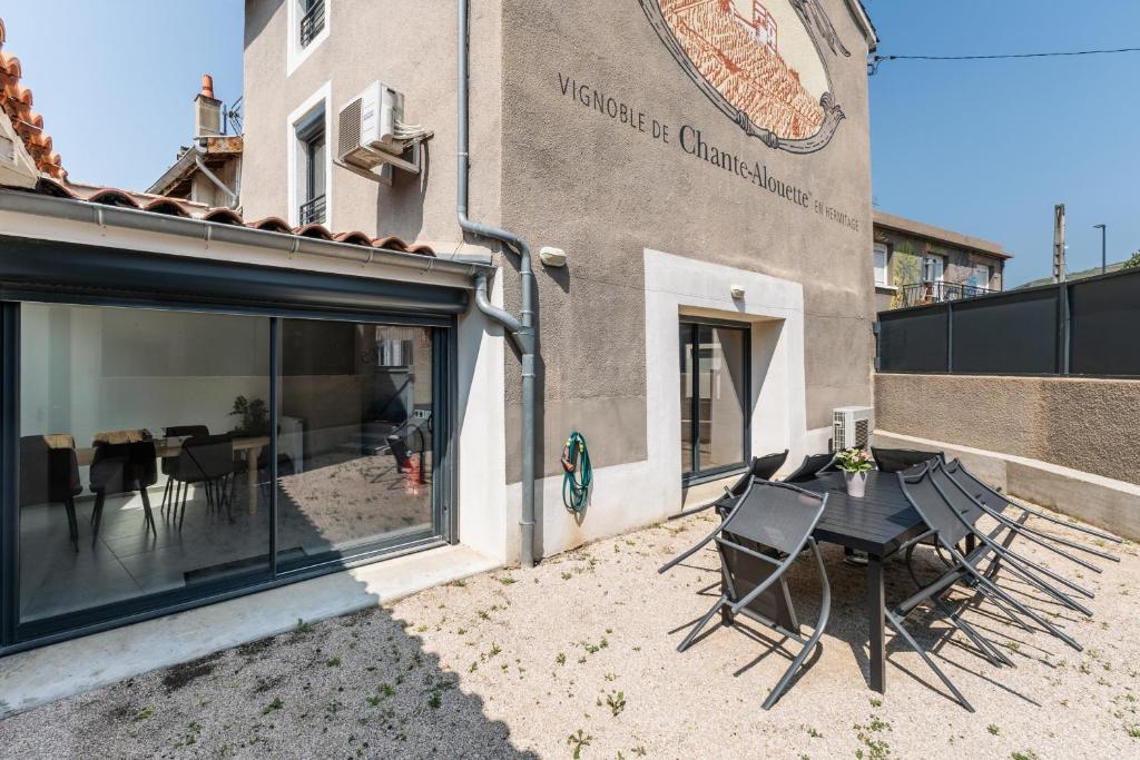 Budova, kde se prázdninový dům nachází