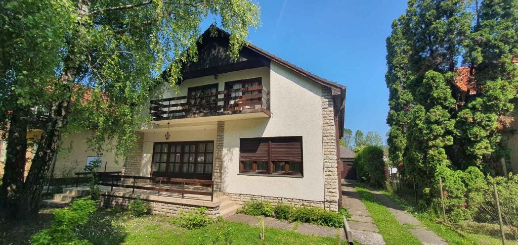 Budova, v ktorej sa apartmán nachádza