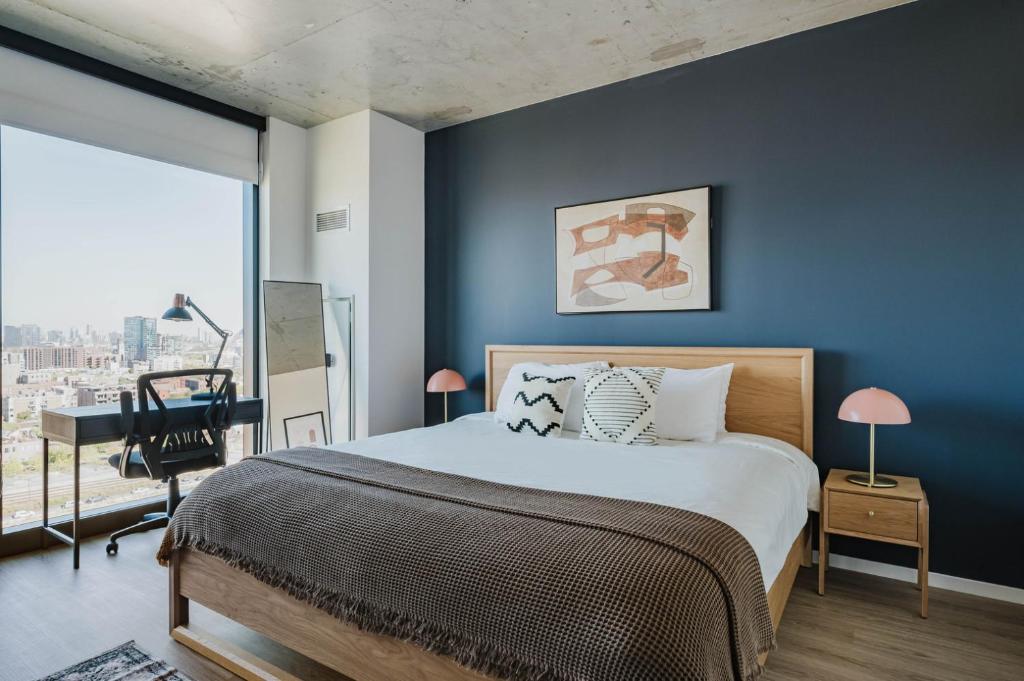 Postel nebo postele na pokoji v ubytování Blueground W Loop pool gym pet area wd CHI-1105