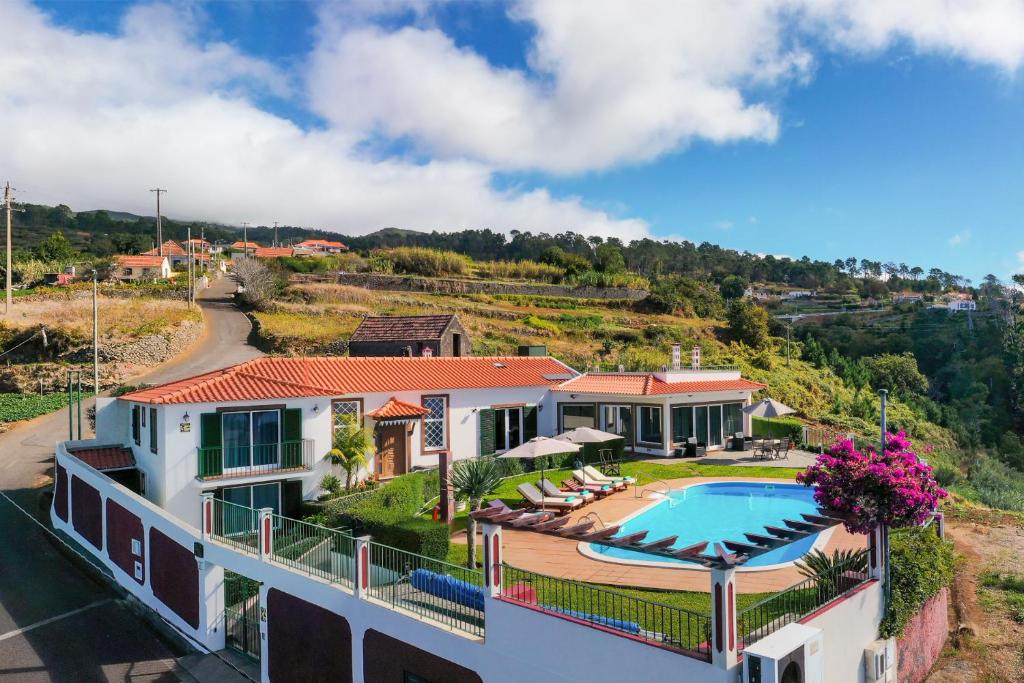 Kolam renang di atau dekat dengan OurMadeira - Theo's House, secluded