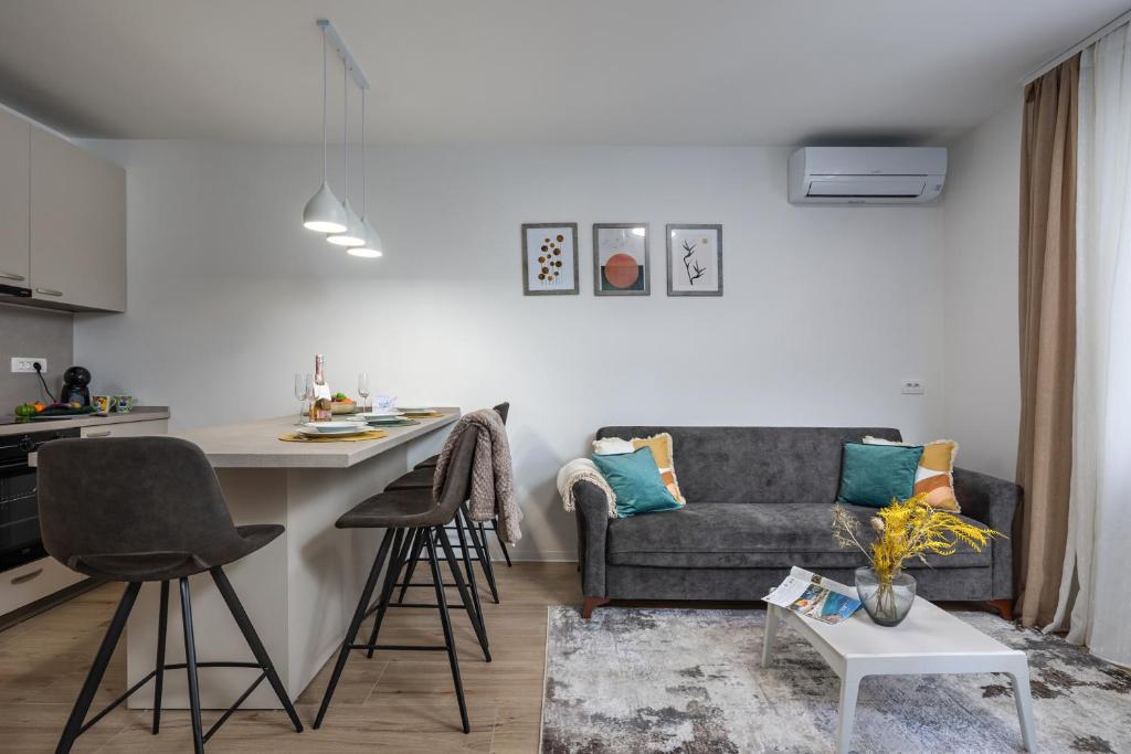 Nurli Apt near Glavanovo Beach - Happy Rentals