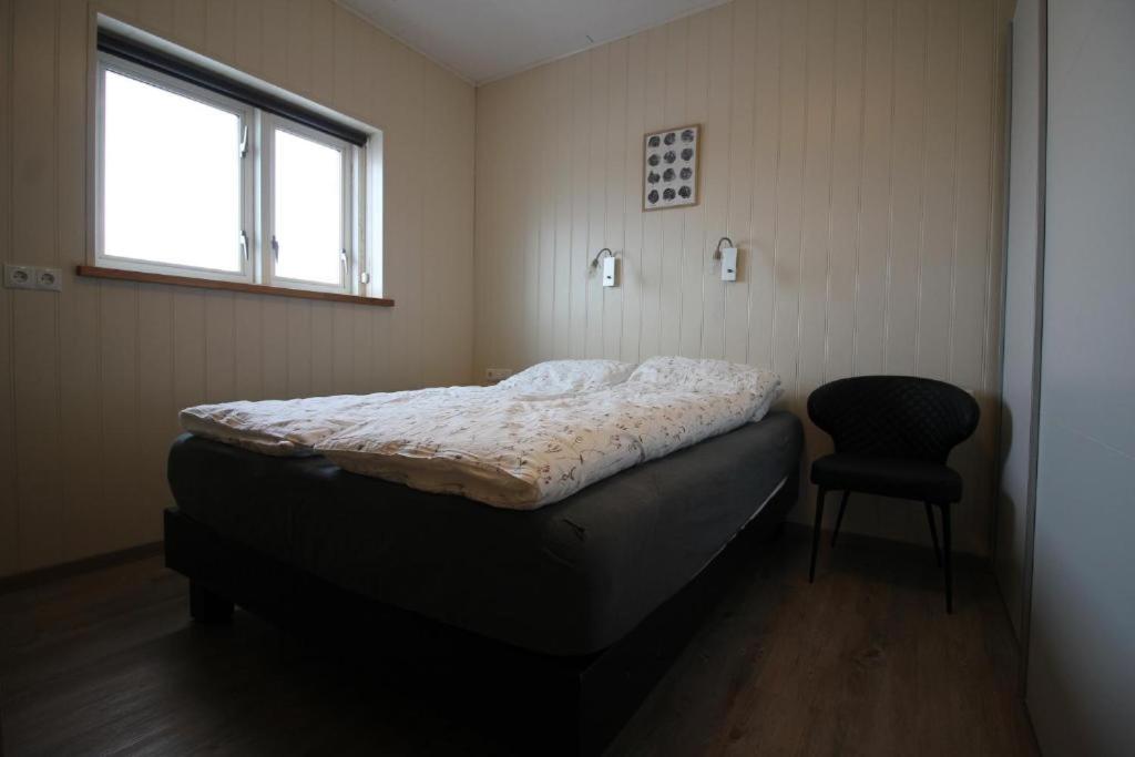 Postel nebo postele na pokoji v ubytování Sindrastaðir