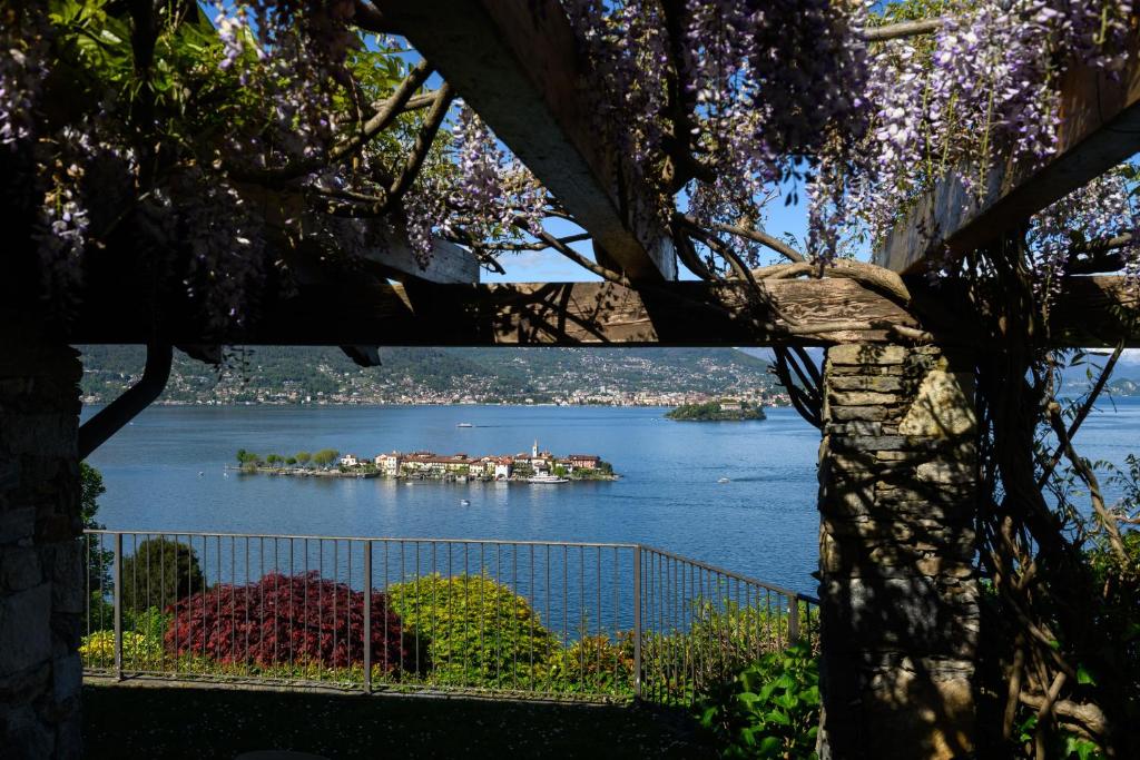 a view of a lake with a island in the water at Villa Gia in Someraro