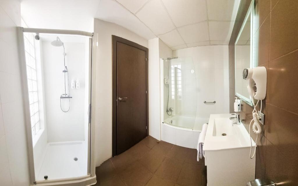 Koupelna v ubytování Hotel Clopy Rocamar