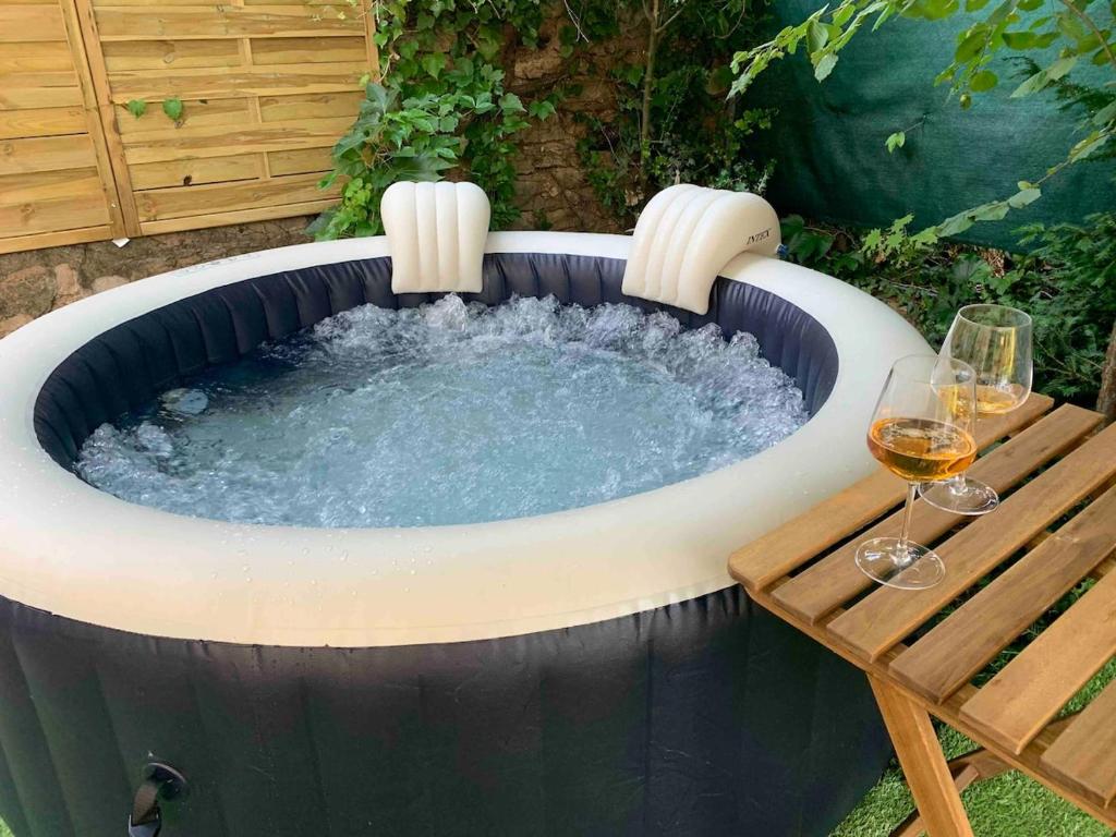 Photo de la galerie de l'établissement Maison cosy au cœur de Dijon avec jacuzzi, à Dijon