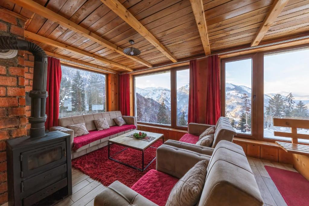 Guri i Kuq Hotel & Vila - Quadruple Room With Mountain View