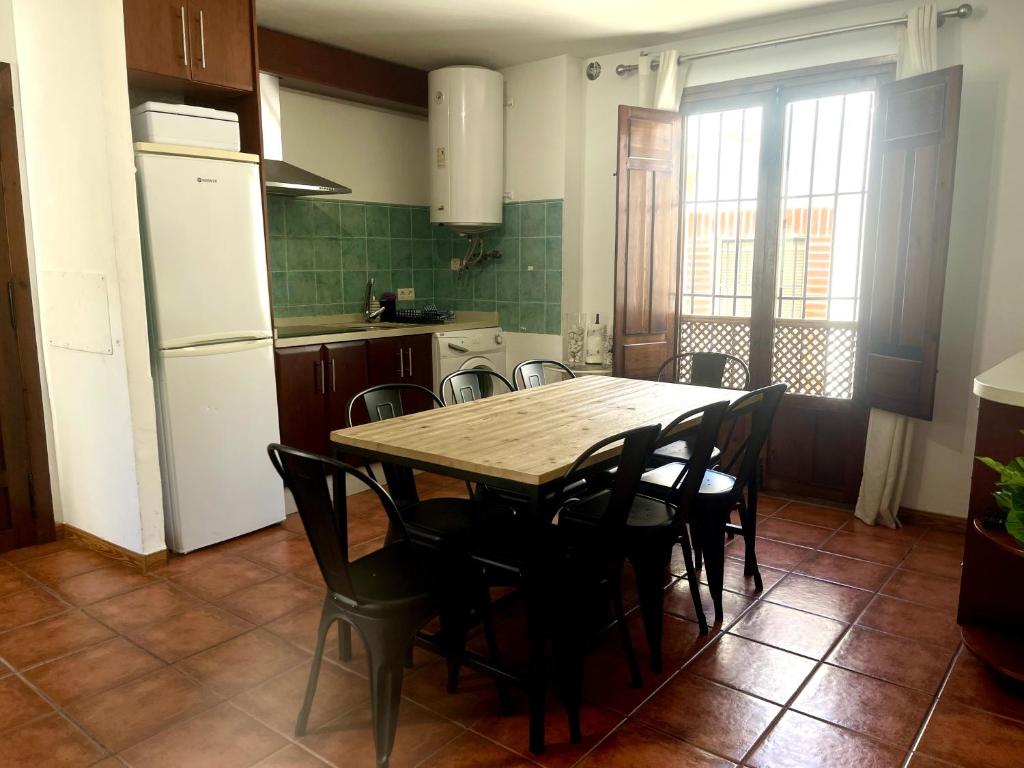 Kuchyň nebo kuchyňský kout v ubytování RIBERA SUITE CÓRDOBA