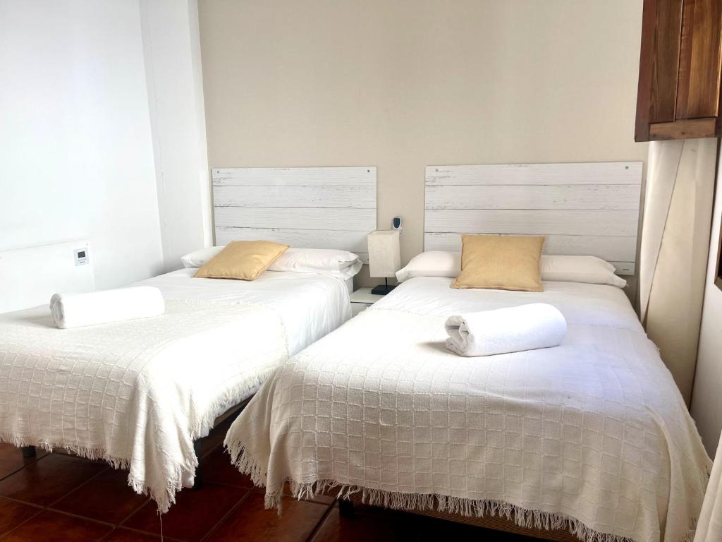 Postel nebo postele na pokoji v ubytování RIBERA SUITE CÓRDOBA
