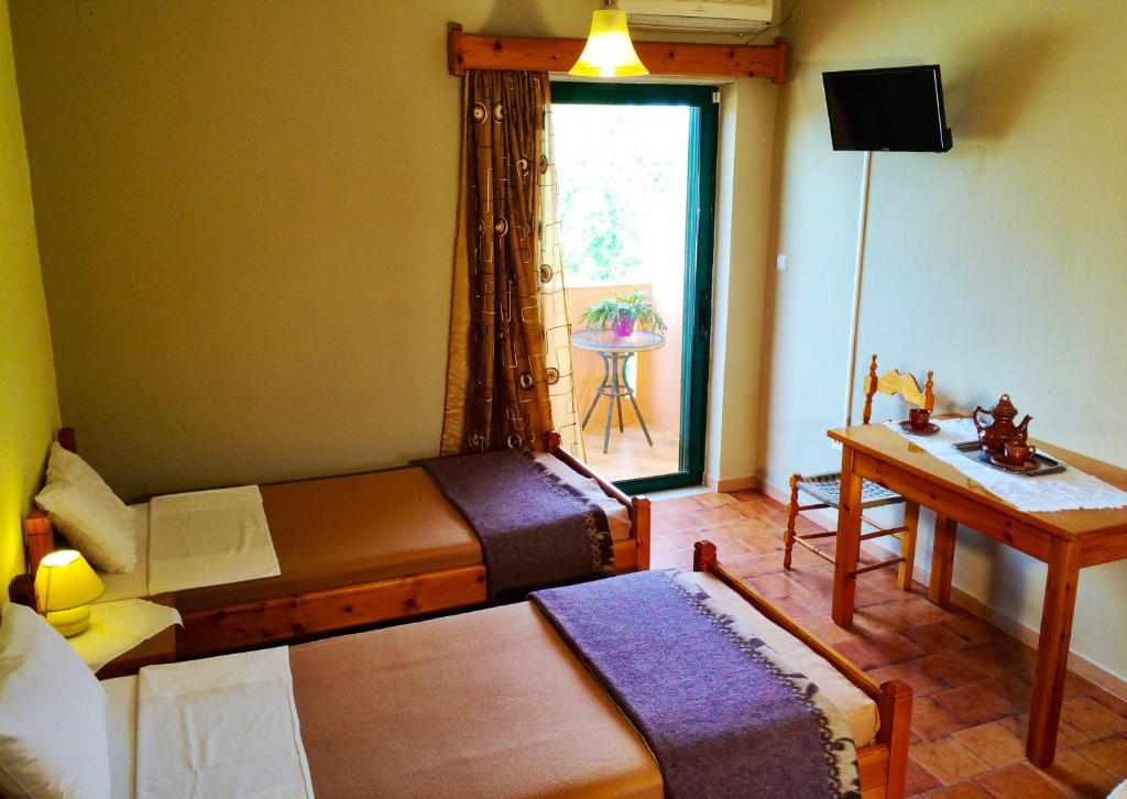 Postel nebo postele na pokoji v ubytování Chrissas Apartments