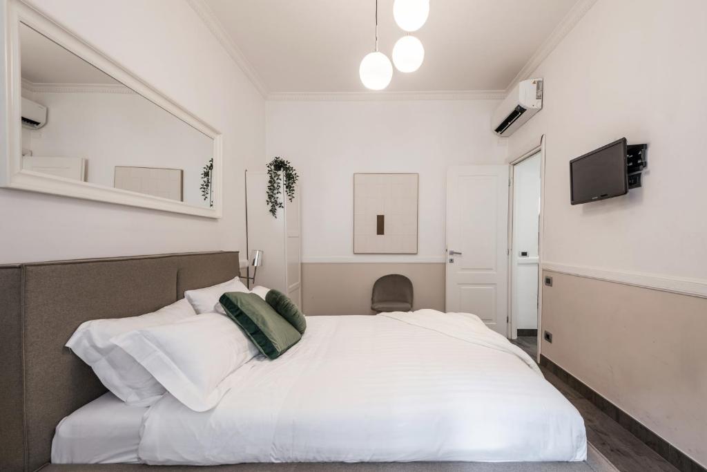 A television and/or entertainment centre at The Best Rent - Apartment in Testaccio district
