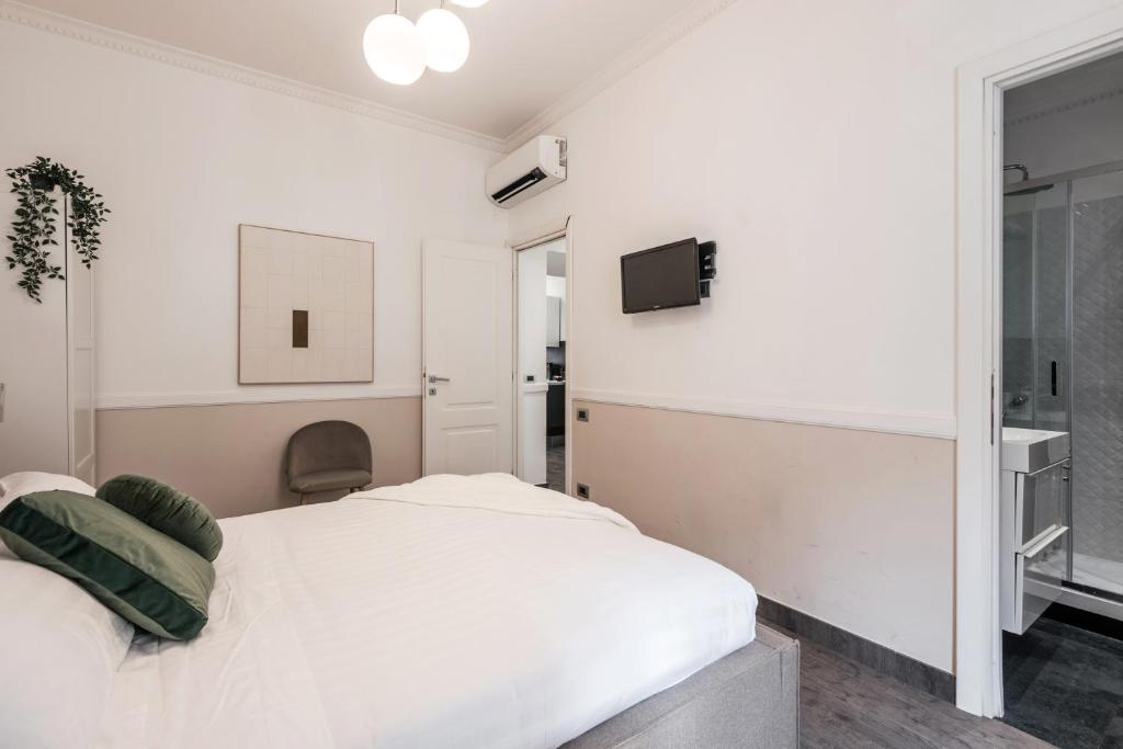 A bed or beds in a room at The Best Rent - Apartment in Testaccio district