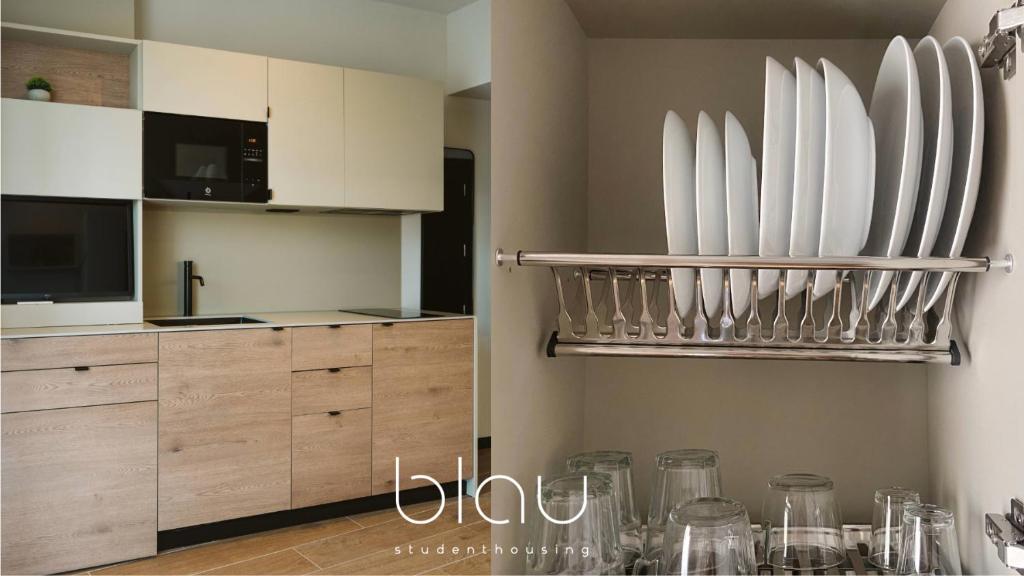 Kuchyň nebo kuchyňský kout v ubytování BLAU Student Housing - Students Only