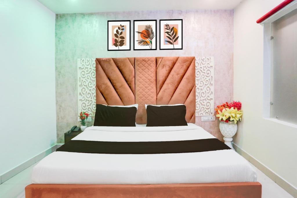 Postel nebo postele na pokoji v ubytování Super Collection O Roop Vihar Rohtak formerly Hotel Maha