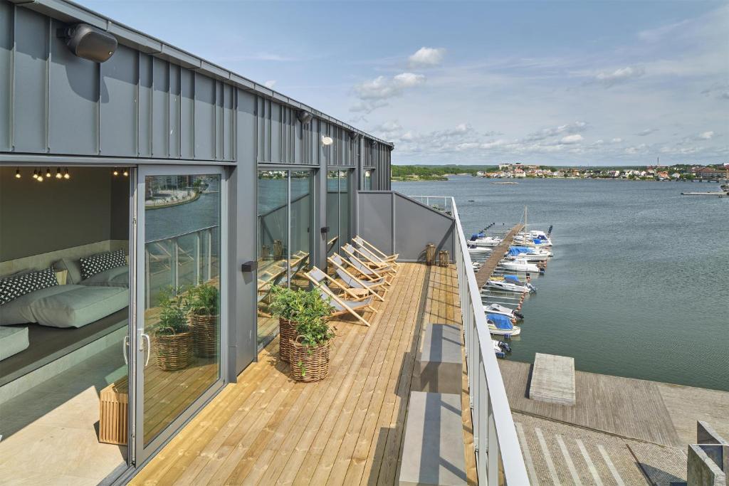 Výhled na řeku, která protéká v blízkosti hotelu