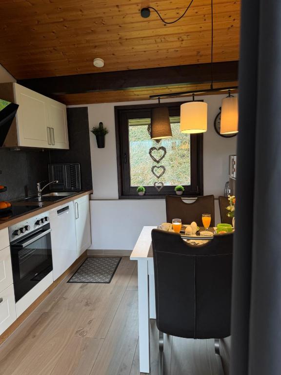 Kuchyň nebo kuchyňský kout v ubytování Sauerländer Henne-Lütt
