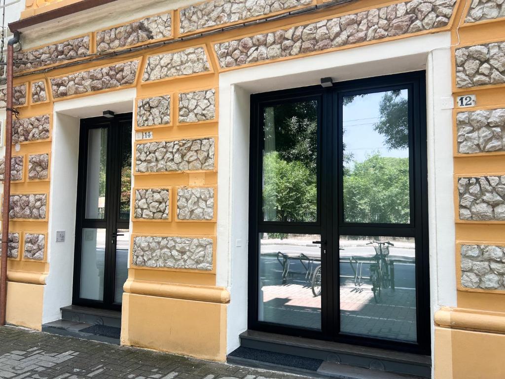 Η πρόσοψη ή η είσοδος του La Campanula